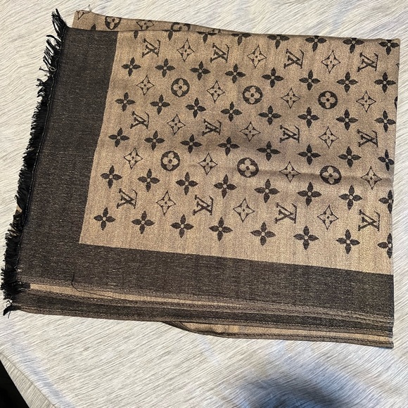 Louis Vuitton Scarf - Picture 3 of 5
